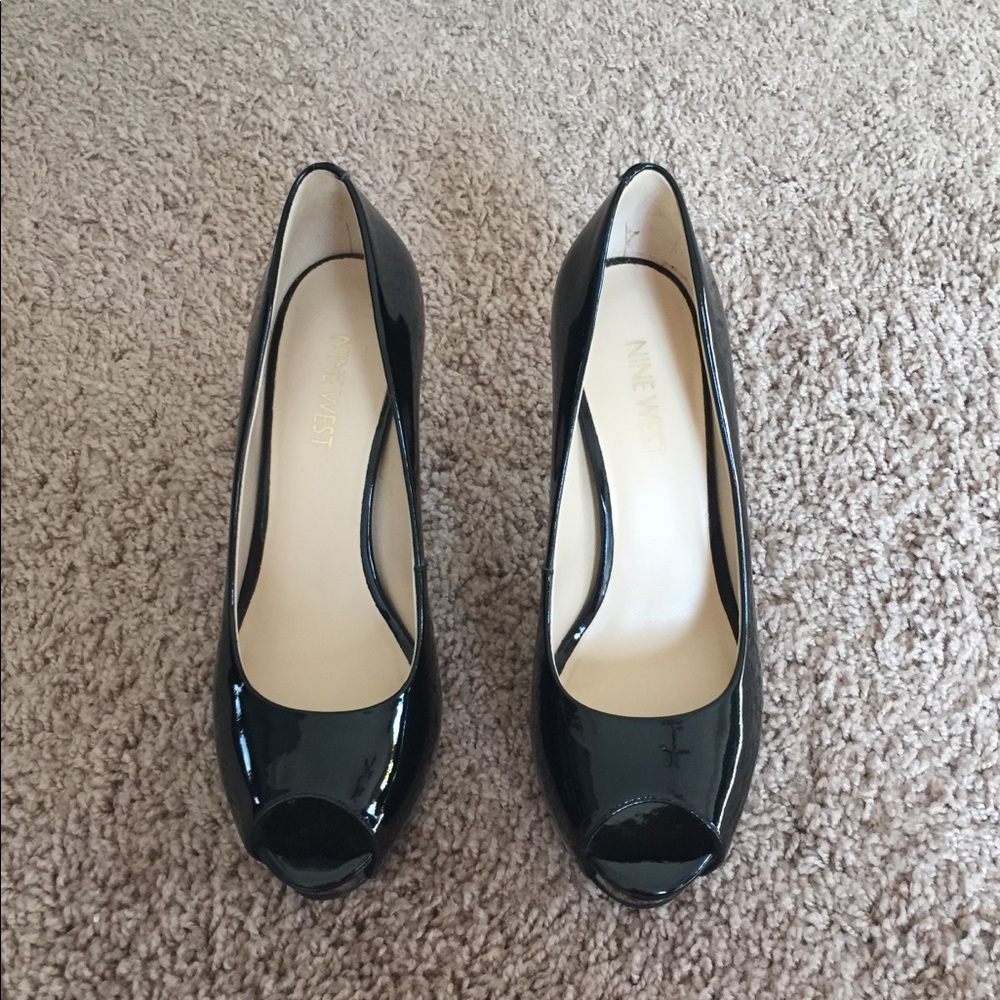 Nine West open toe shoes - Picture 2 of 8